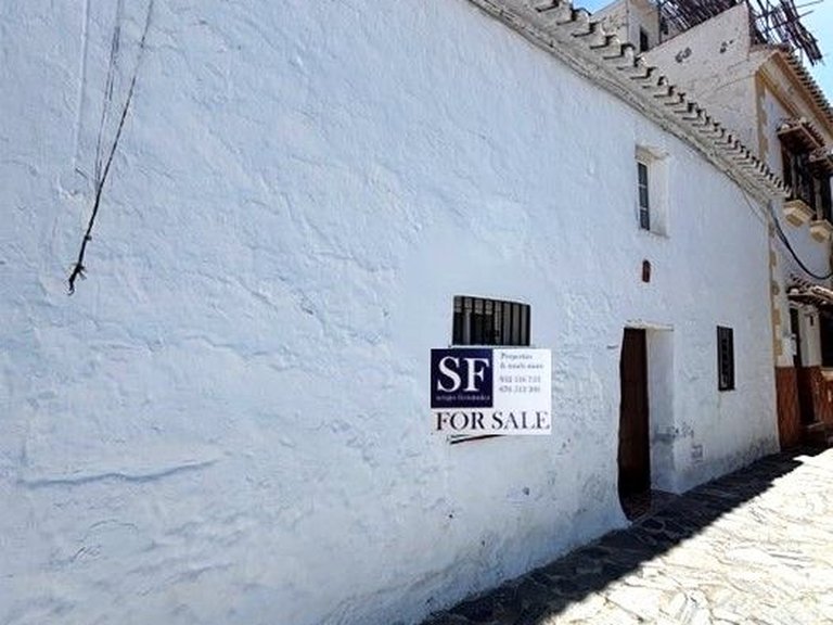 Town House for Sale in Canillas De Aceituno, Malaga 1