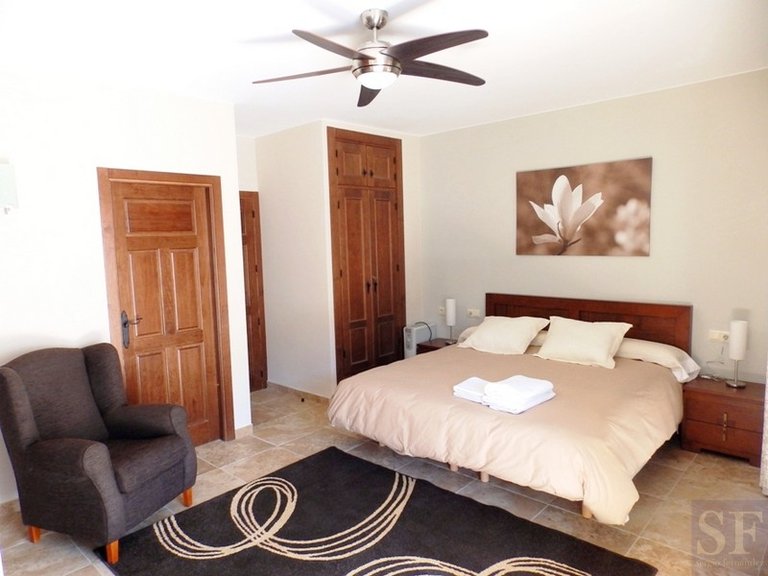Town House for Sale in Salares, Malaga 5