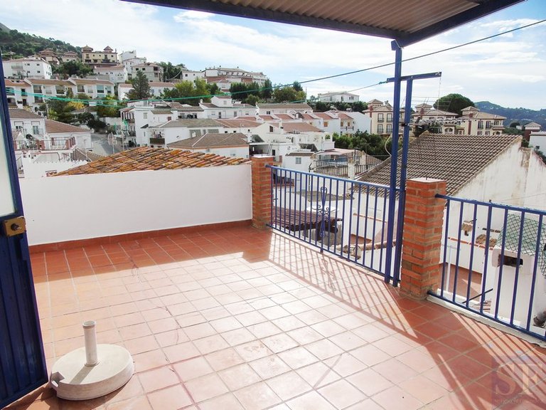 Town House for Sale in Canillas De Albaida, Malaga 10
