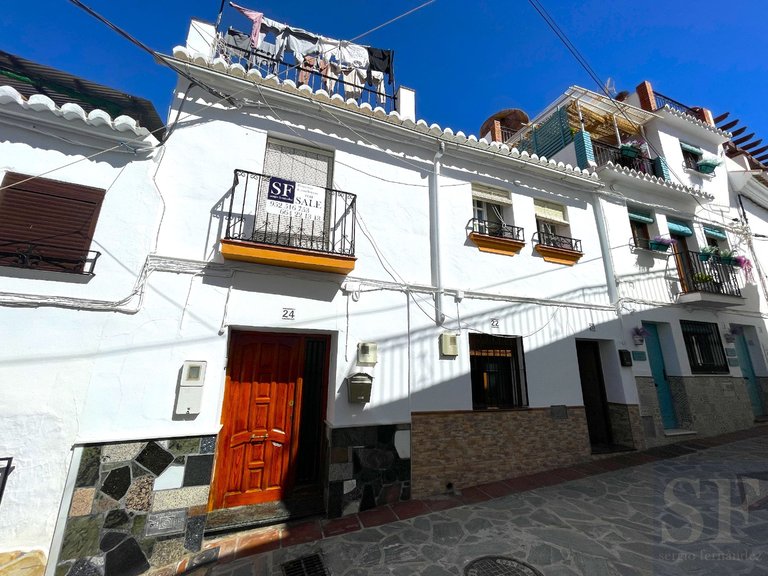 Town House for Sale in Sayalonga, Malaga 1