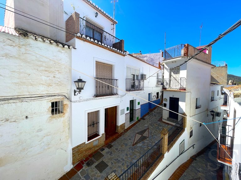 Town House for Sale in Sayalonga, Malaga 18