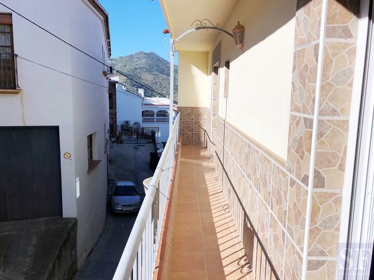 Town House for Sale in Sayalonga, Malaga 6