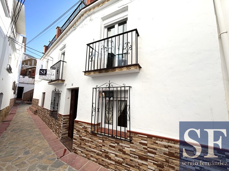 Town House for Sale in Cómpeta, Malaga 1