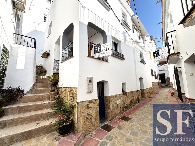 Town House for Sale in Cómpeta, Malaga 1