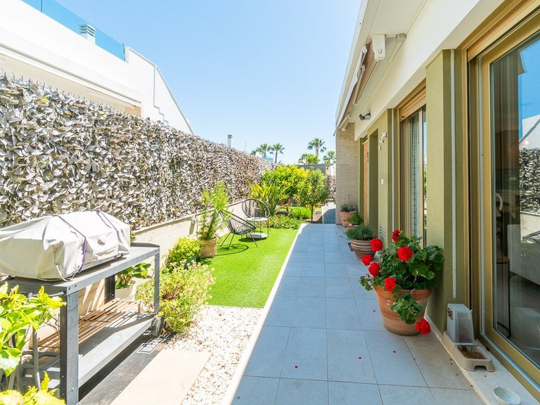 Town House for Sale in Inland Vistabella Golf Entre Naranjos, Alicante 2
