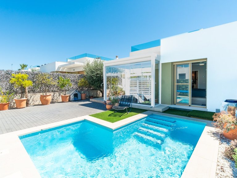 Town House for Sale in Inland Vistabella Golf Entre Naranjos, Alicante 1
