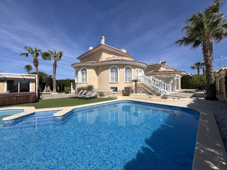 Villa for Sale in Costa Blanca Ciudad Quesada, Alicante 1
