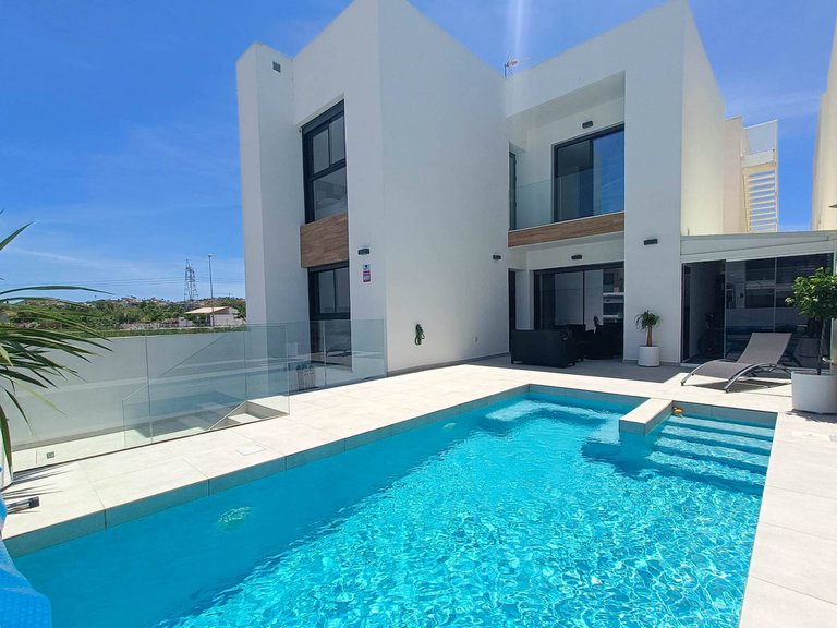 Villa for Sale in Rojales, Alicante 1