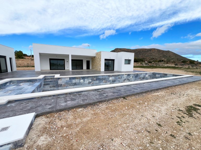 Villa for Sale in Aspe, Alicante 1