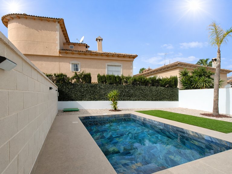 Town House for Sale in Benferri, Alicante 1