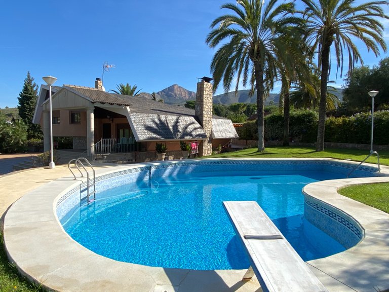 Villa for Sale in Petrer, Alicante 1