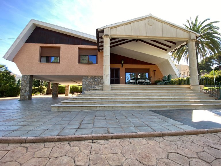 Villa for Sale in Petrer, Alicante 2