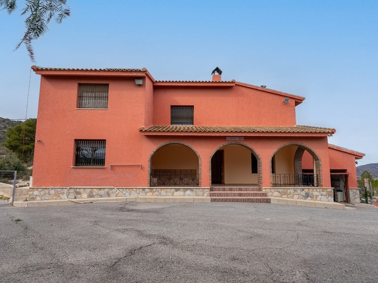 Villa for Sale in Monóvar, Alicante 1