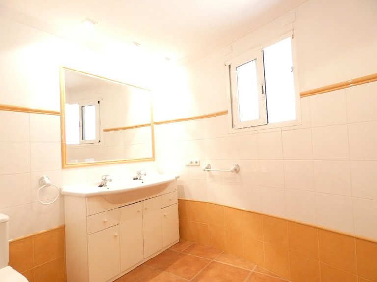 Villa for Sale in Elda, Alicante 16