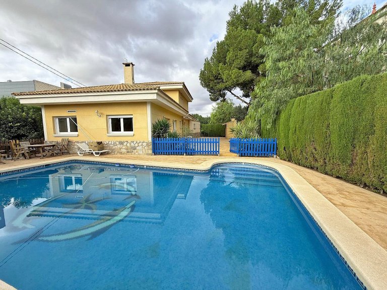 Villa for Sale in Elda, Alicante 1