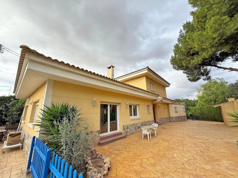 Villa for Sale in Elda, Alicante 2