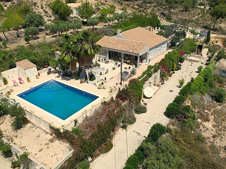 Villa for Sale in Aspe, Alicante 1