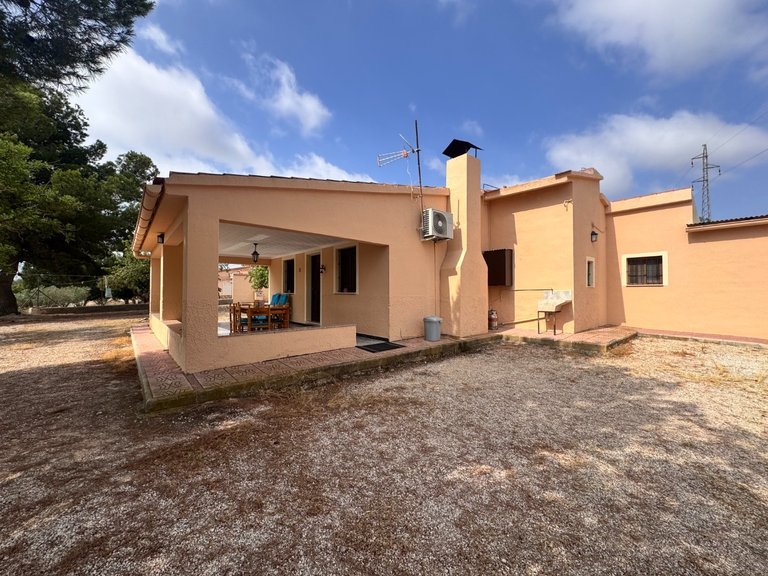 Villa for Sale in Monóvar, Alicante 1