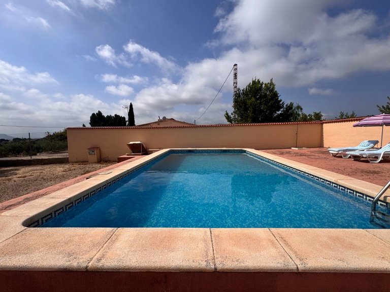 Villa for Sale in Monóvar, Alicante 2