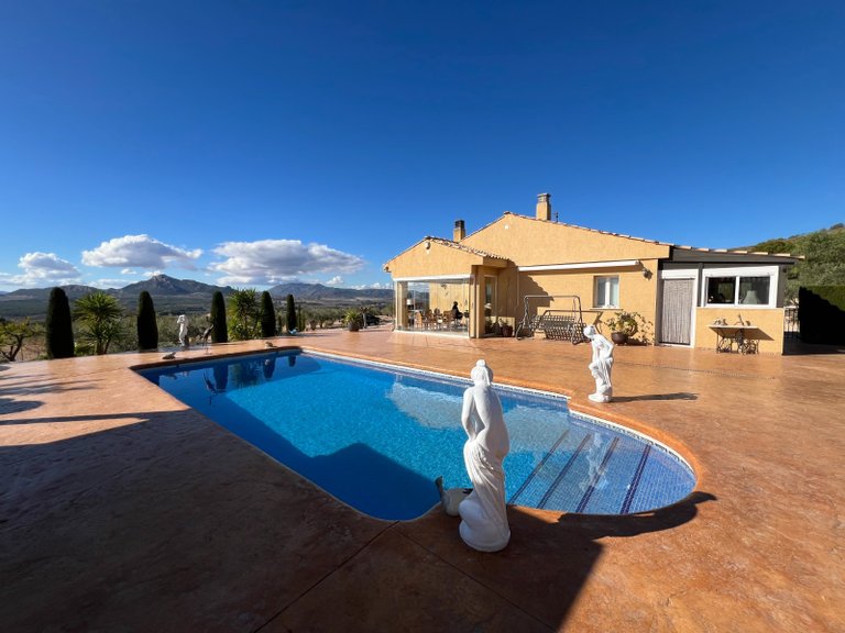 Villa for Sale in Sax, Alicante 1