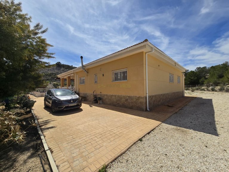 Villa for Sale in Sax, Alicante 28