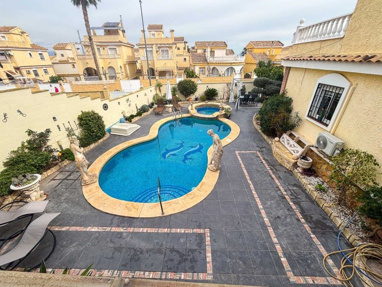 Villa for Sale in Monforte Del Cid, Alicante 39