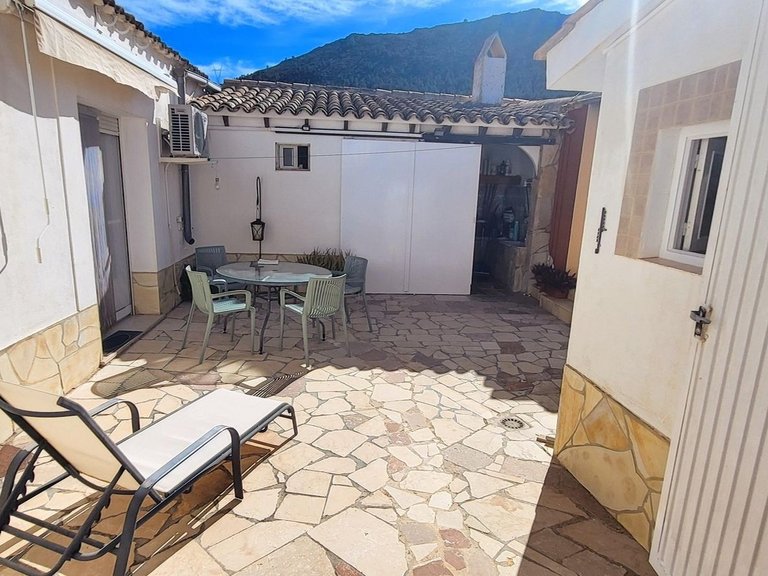 Villa for Sale in La Romana, Alicante 3