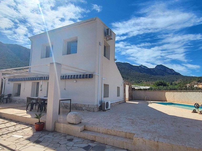 Villa for Sale in La Romana, Alicante 9
