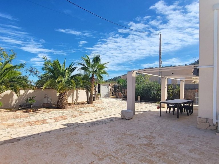 Villa for Sale in La Romana, Alicante 42