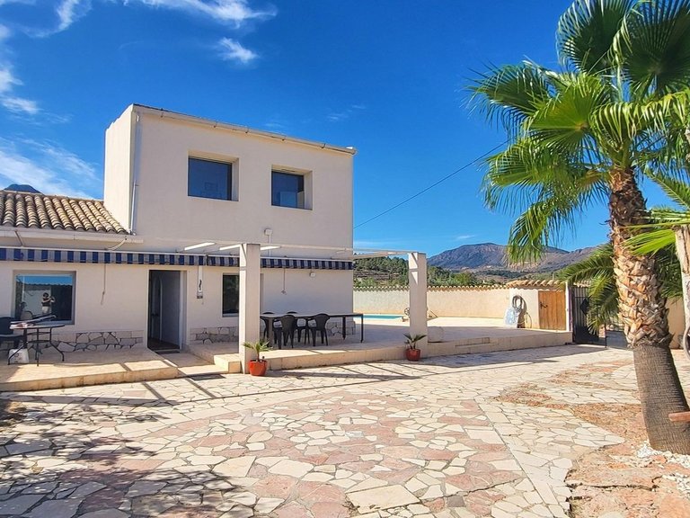 Villa for Sale in La Romana, Alicante 1