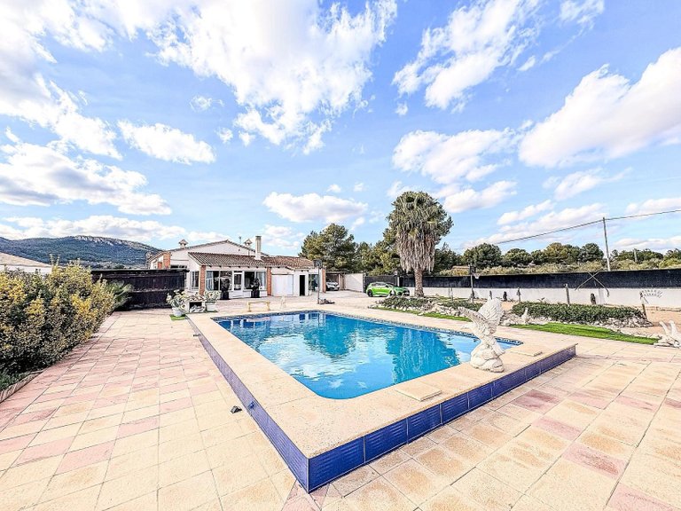 Villa for Sale in Castalla, Alicante 4