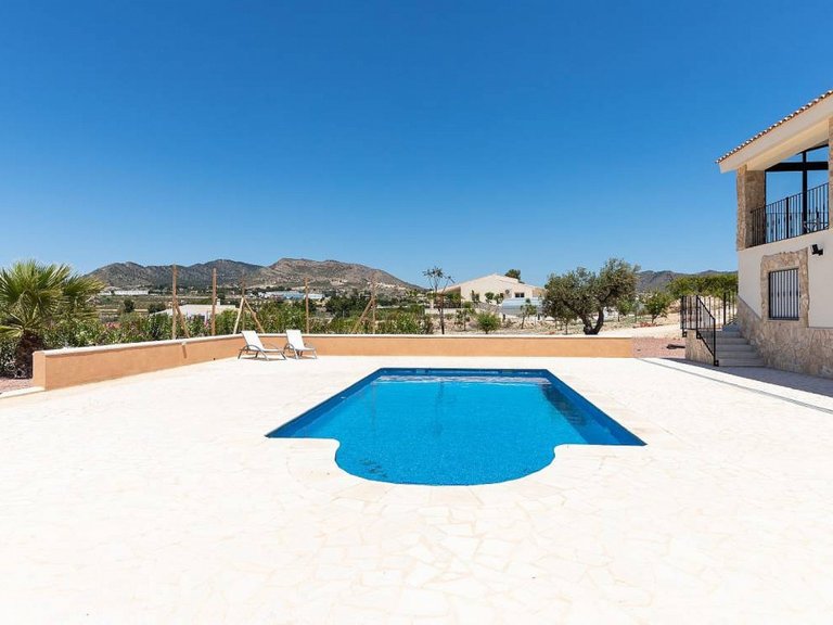 Villa for Sale in La Romana, Alicante 3