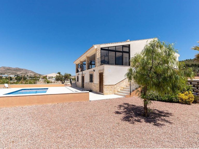Villa for Sale in La Romana, Alicante 2