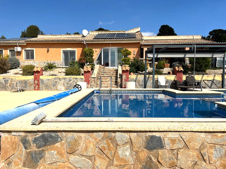 Villa for Sale in Castalla, Alicante 1