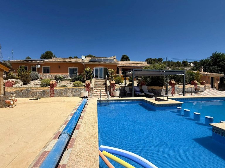 Villa for Sale in Castalla, Alicante 14