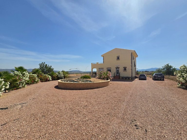 Villa for Sale in Monóvar, Alicante 2