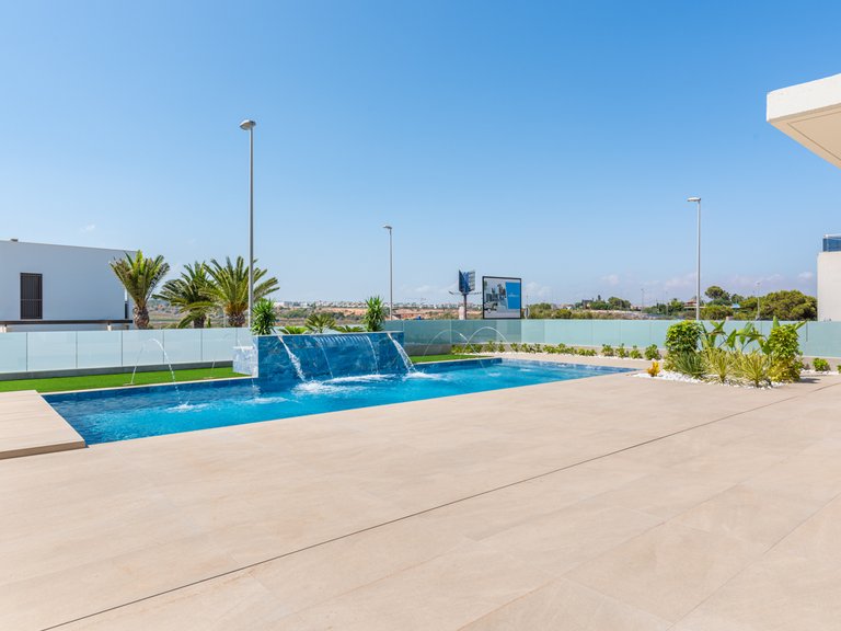 Villa for Sale in Dehesa De Campoamor, Alicante 5
