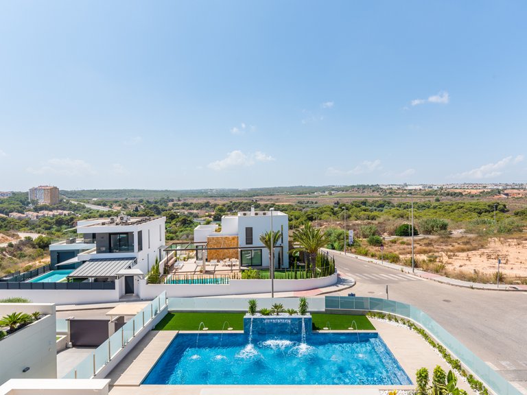 Villa for Sale in Dehesa De Campoamor, Alicante 4