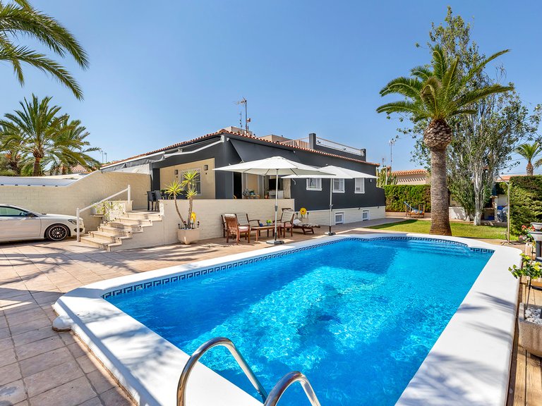 Villa for Sale in Torrevieja, Alicante 2