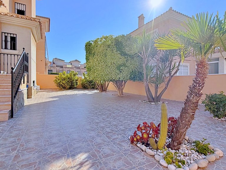 Villa for Sale in Orihuela, Alicante 3