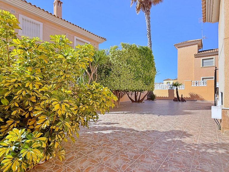 Villa for Sale in Orihuela, Alicante 5