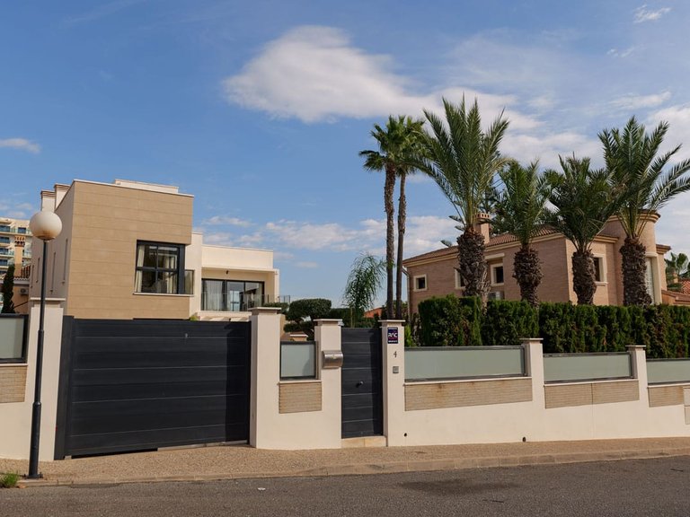 Villa for Sale in Torrevieja, Alicante 1