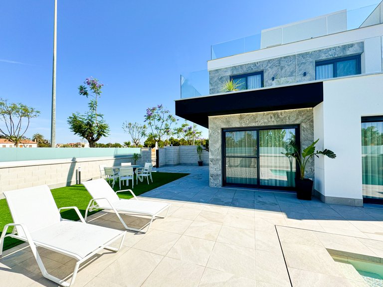 Villa for Sale in Pilar De La Horadada, Alicante 3