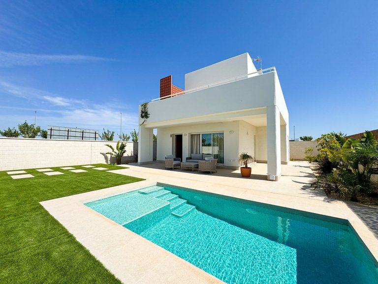 Villa for Sale in Pilar De La Horadada, Alicante 1