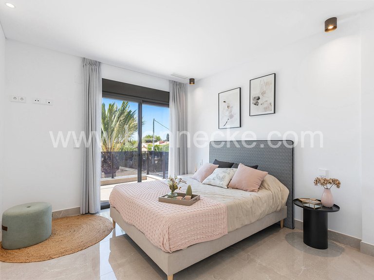 Villa for Sale in Elche, Alicante 15