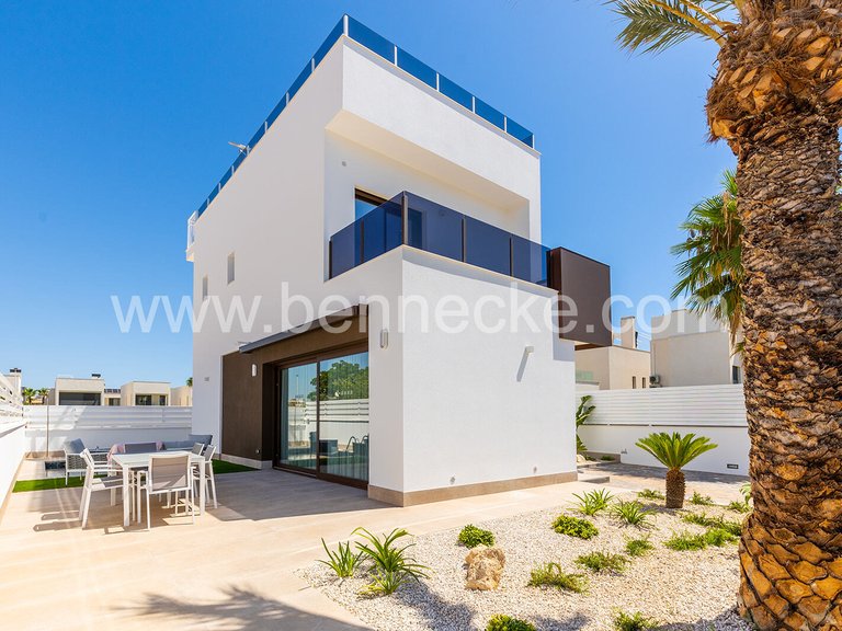Villa for Sale in Elche, Alicante 2