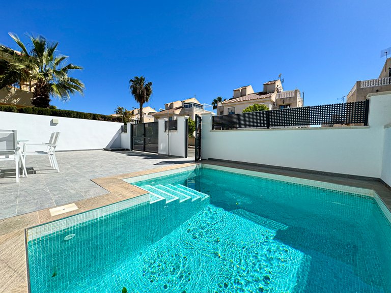 Villa for Sale in Torrevieja, Alicante 2