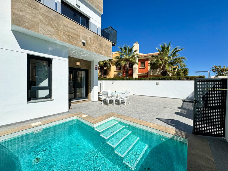 Villa for Sale in Torrevieja, Alicante 1