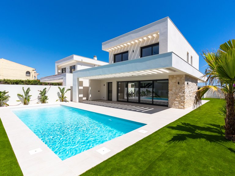 Villa for Sale in Torrevieja, Alicante 1