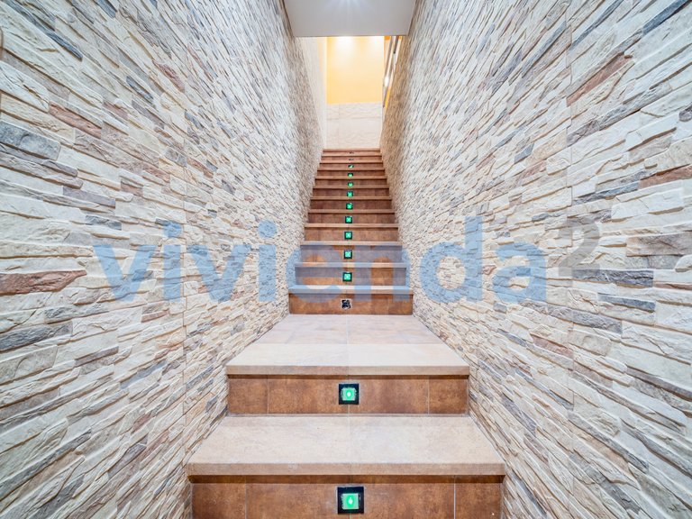 Commercial for Sale in Sol, Madrid 17